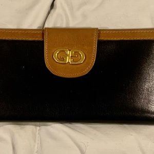 Vintage Gucci Wallet. Excellent Condition. no ripe or tears. Corners excellenf